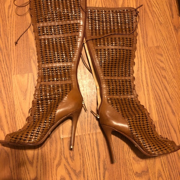 Shoes - Picture 2 of 3